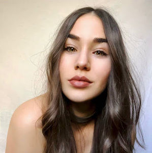 Meet your Posher, Dalía milagros